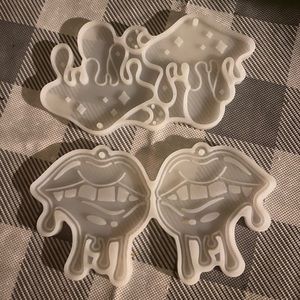 2 earring silicone molds